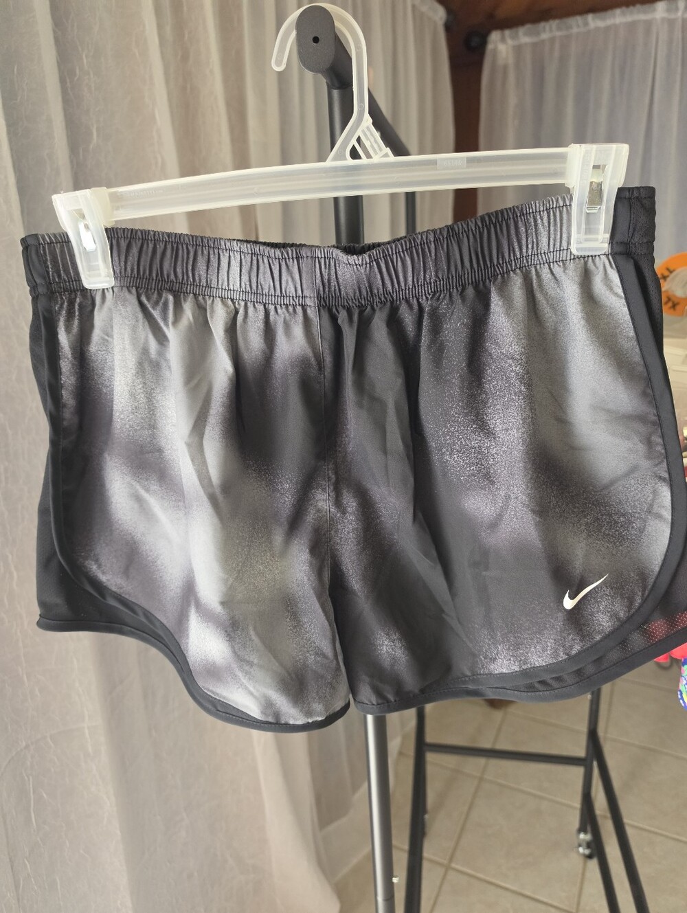 NWT Womens Nike Shorts. Size XL. Black & Gray